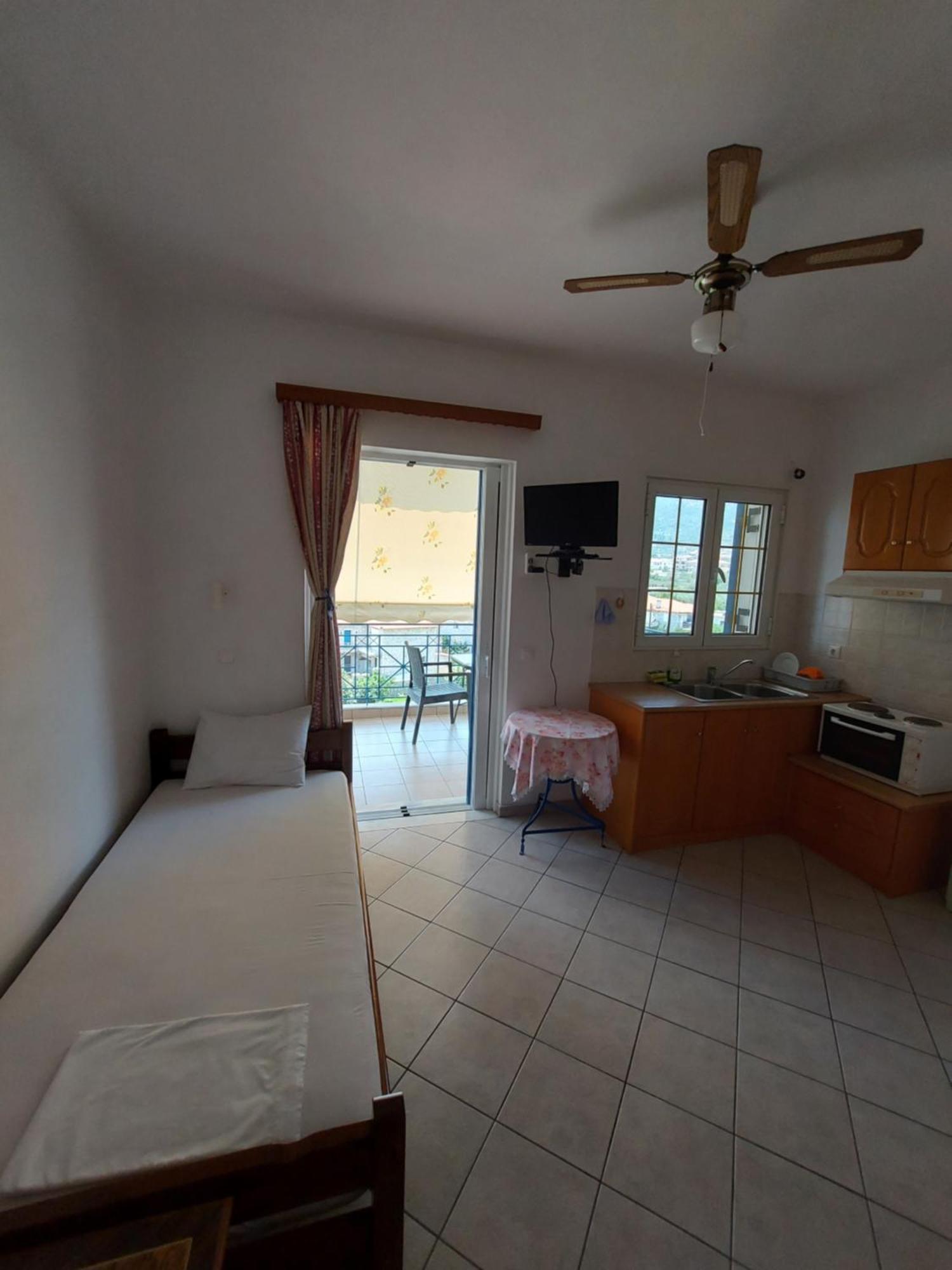 Matina Apartments Tyros Room photo